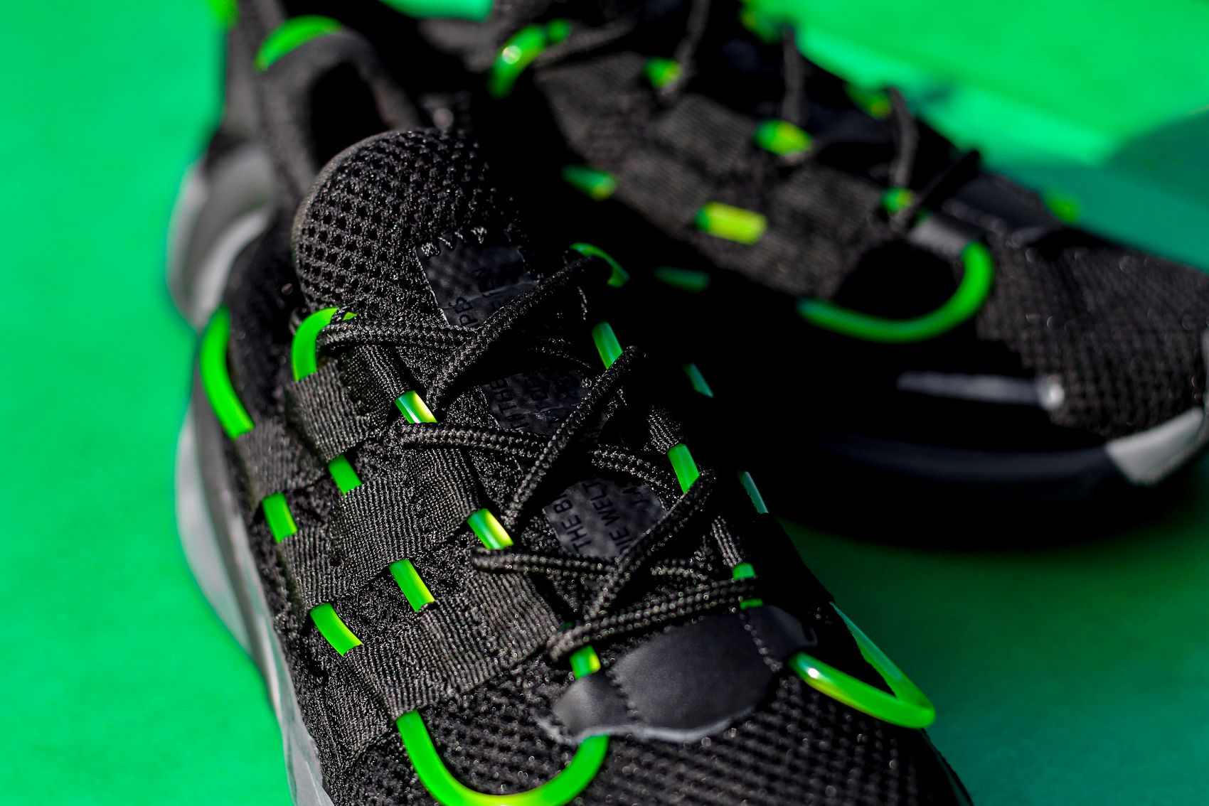 Кроссовки adidas LXCON