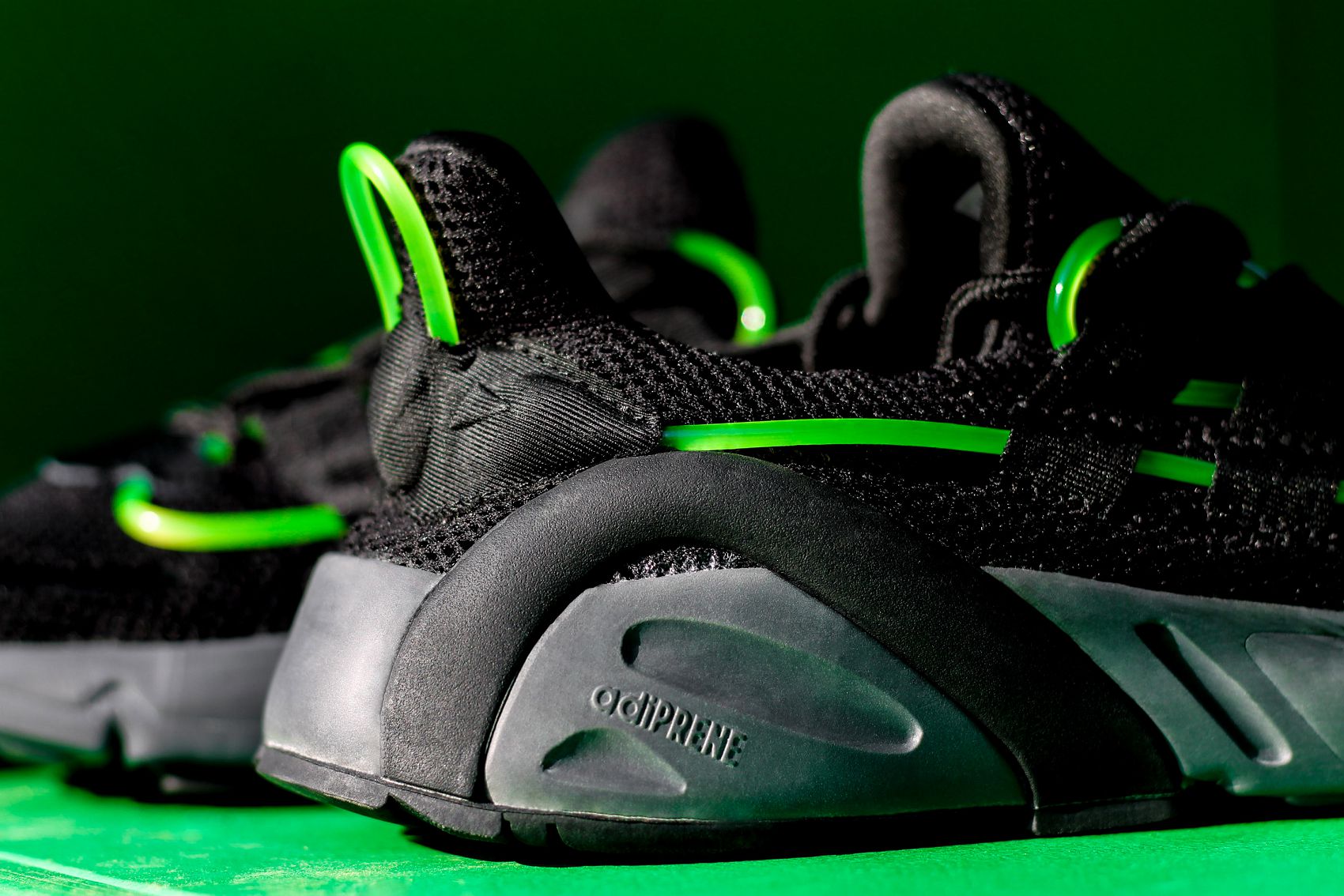 Кроссовки adidas LXCON