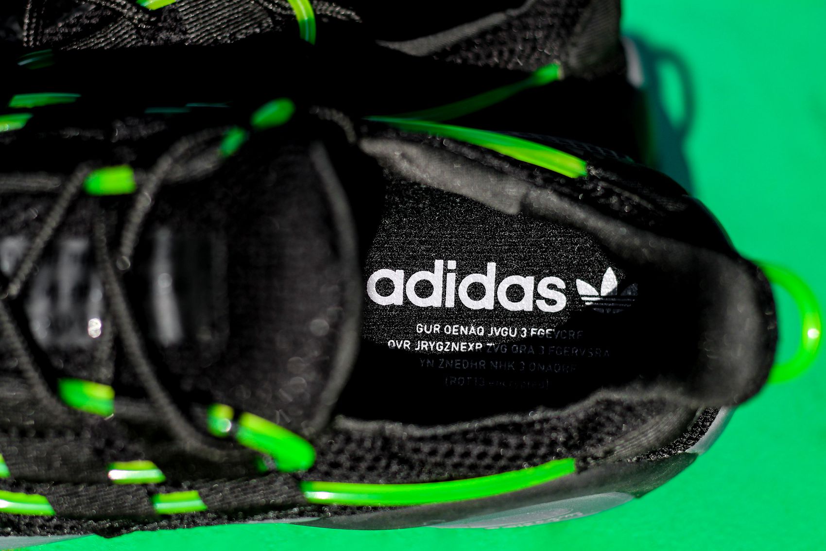 Кроссовки adidas LXCON