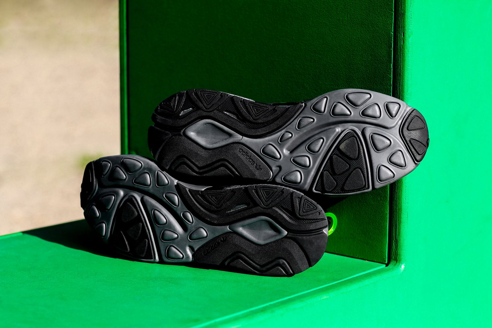 Кроссовки adidas LXCON