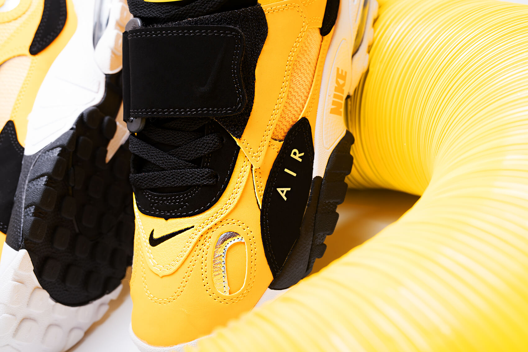 Кроссовки Nike Air Max Speed Turf University Gold