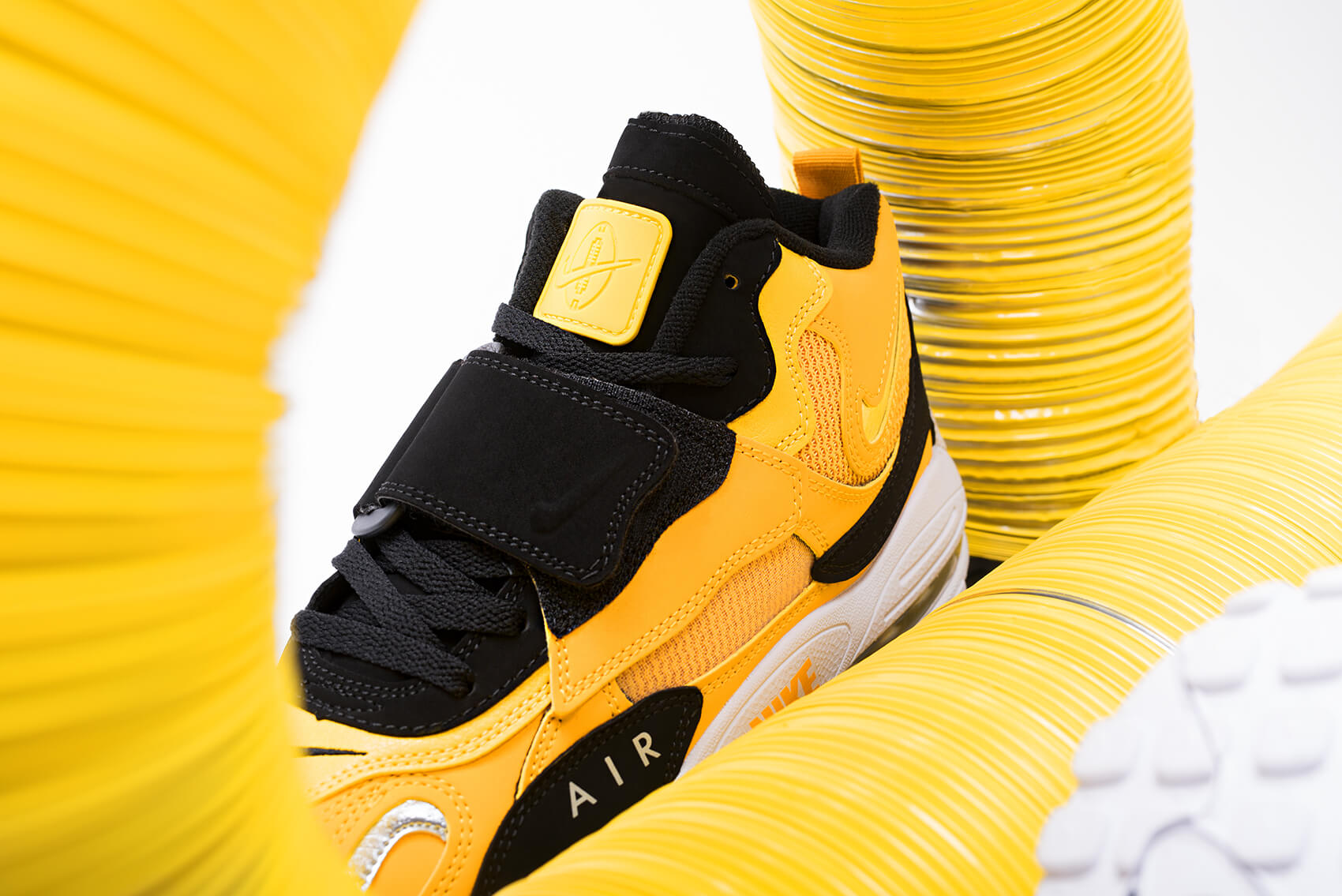 Кроссовки Nike Air Max Speed Turf University Gold